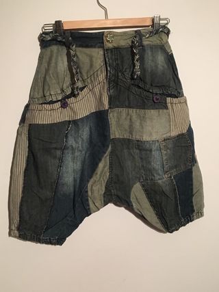 Pantalones cagados Desigual de segunda mano por 10 € en Pantalones cagados Desigual de segunda mano por 10 € en