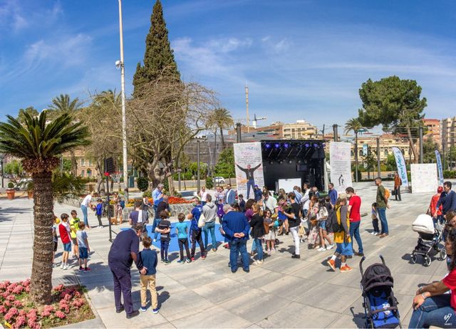 Camión escenario disco móvil