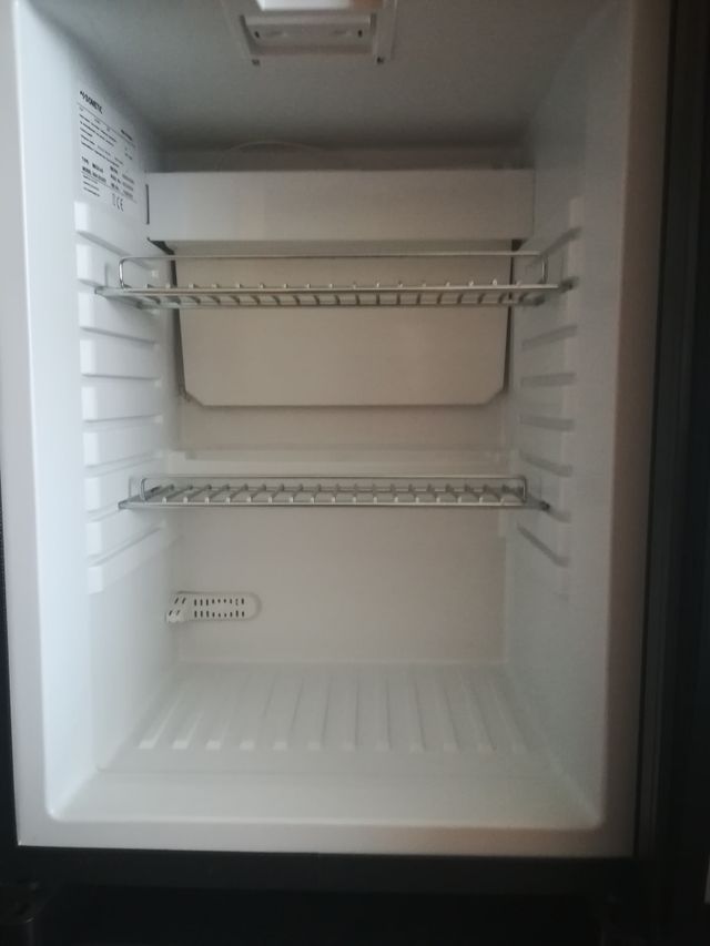 Nevera minibar de segunda mano por 70 € en Ugena en WALLAPOP