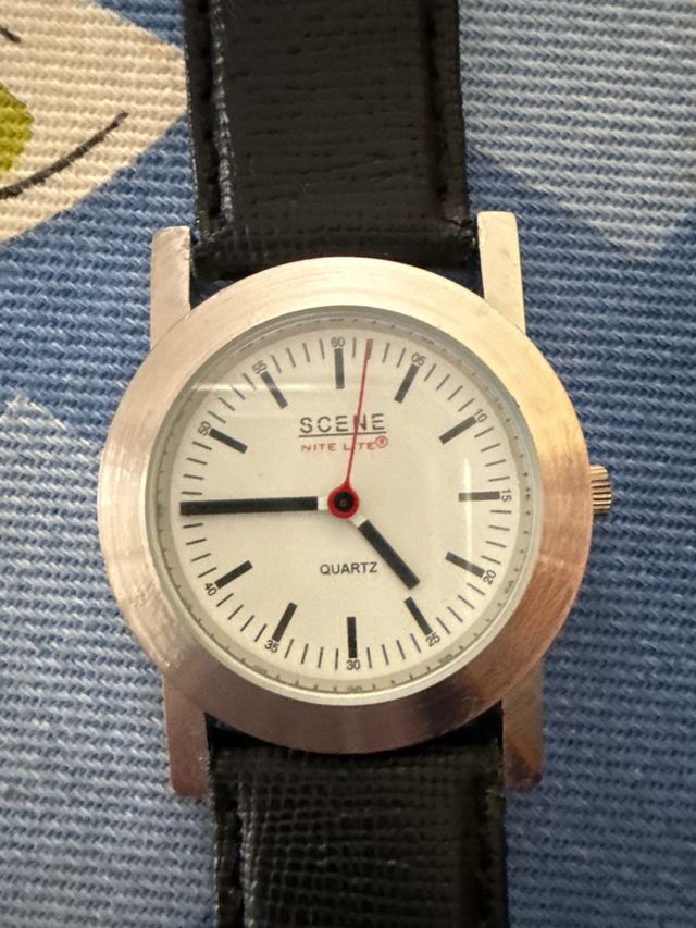 Reloj cuarzo  unisex esfera blanca caja 36 mm