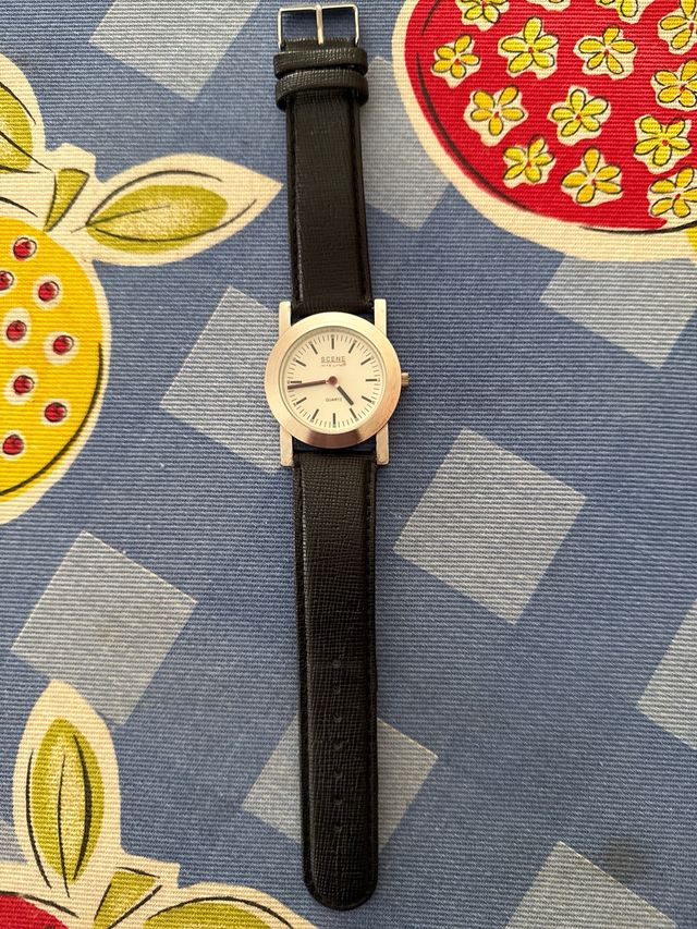 Reloj cuarzo  unisex esfera blanca caja 36 mm