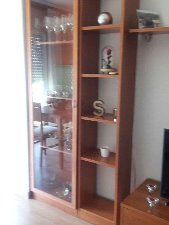 Muebles salón color cerezo seminuevos de segunda mano por 50 € en