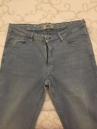 Pantalón vaquero hombre Springfield de segunda mano por 11 EUR en  Terramelar en WALLAPOP
