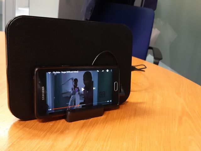 altavoces para móvil con cable