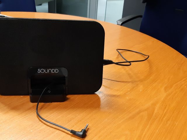 altavoces para móvil con cable