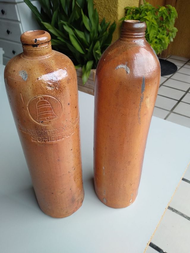 Botella holandesa de barro