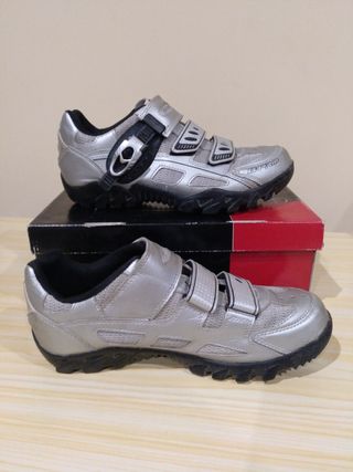 Zapatillas mountain bike MTB B-Pro de segunda mano por 30 EUR en Benicasim  en WALLAPOP