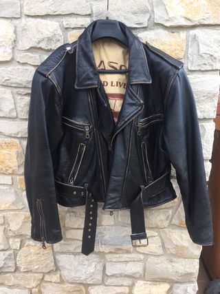 Chaqueta cuero Akaso de segunda mano por 150 EUR en Girona en WALLAPOP