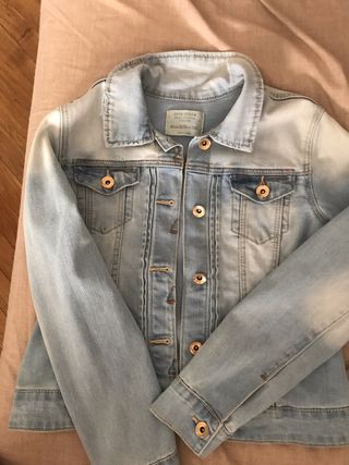 Cazadora vaquera Zara de segunda mano por 5 € en Madrid en Camisa vaquera mujer Zara de segunda mano por 5 € en Madrid