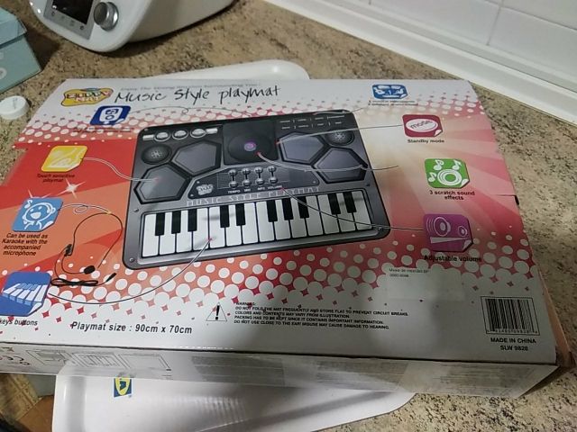 Mesa de sonido para niños. Juguete