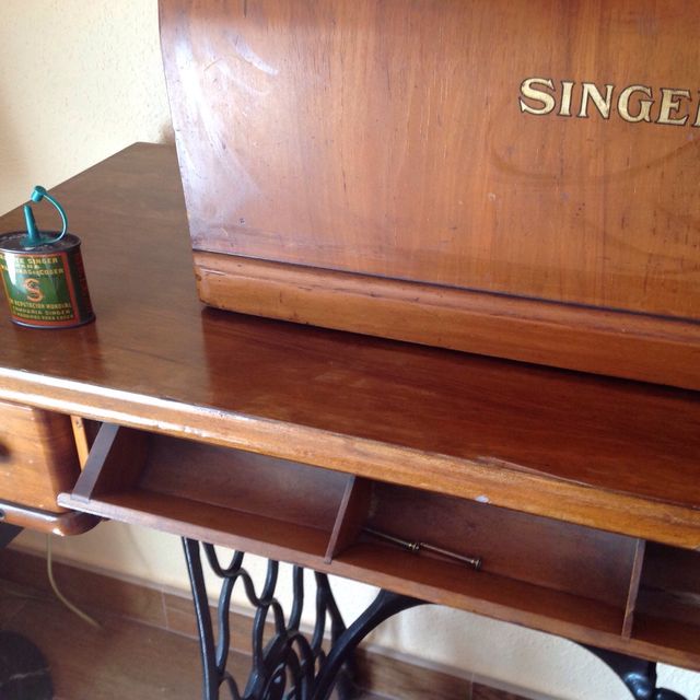 Antigüedad. Maquina de coser Singer casi nueva.