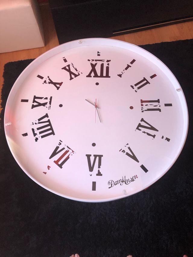 Mesa salon diseño reloj