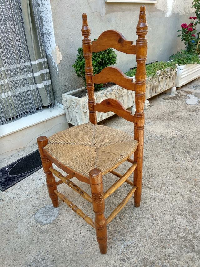 Silla artesanal de madera
