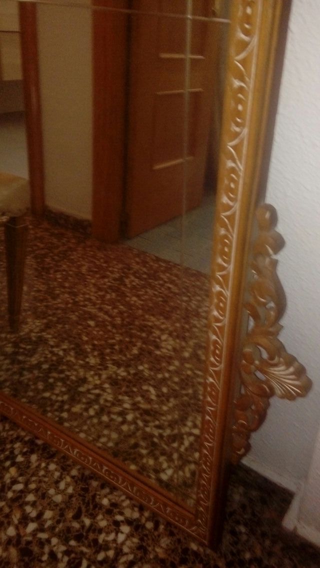 Recibidor.2.sillas.talla.y cristaly.Espejo