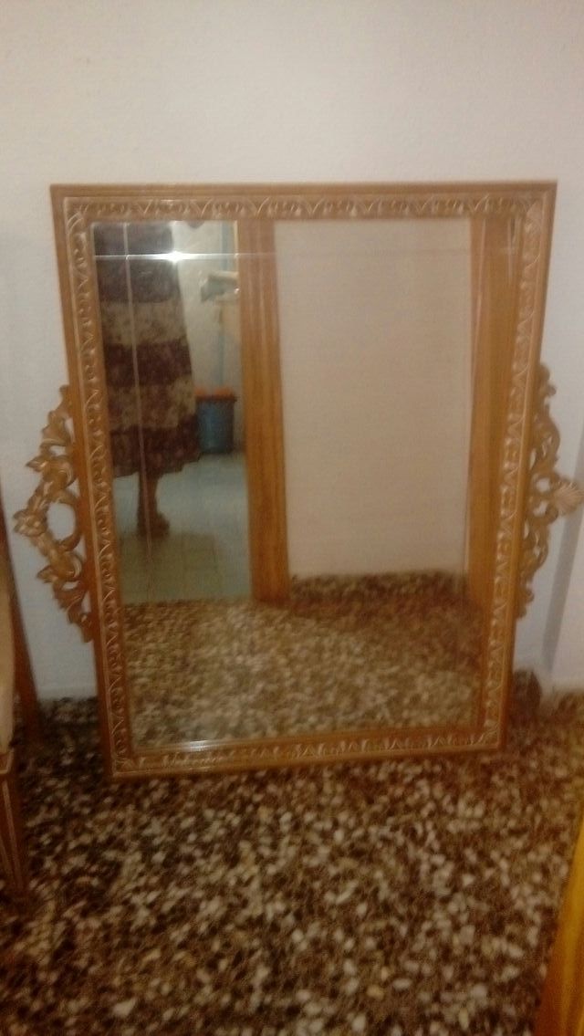 Recibidor.2.sillas.talla.y cristaly.Espejo