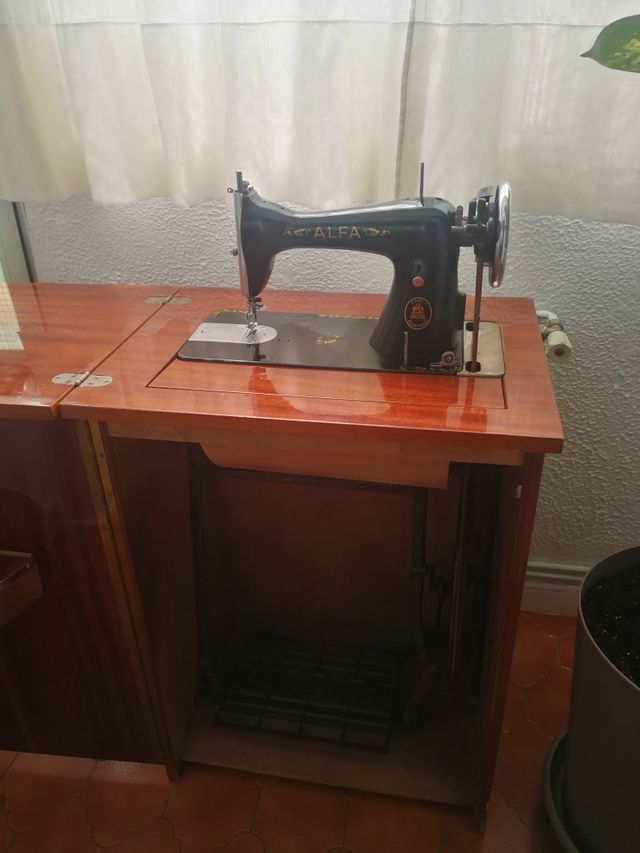 Máquina de Coser Alfa