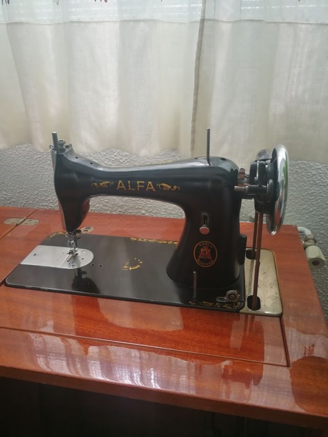 Máquina de Coser Alfa
