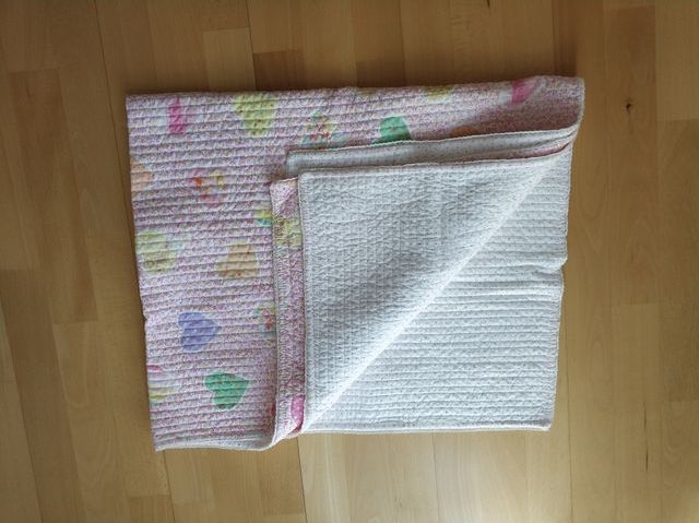 Colcha para cuna reversible