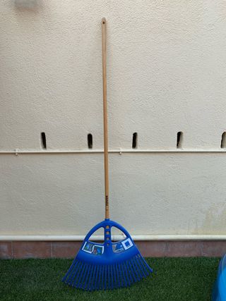 Rastrillo para cesped de segunda mano en WALLAPOP