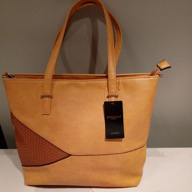 Bolso color mostaza y camel