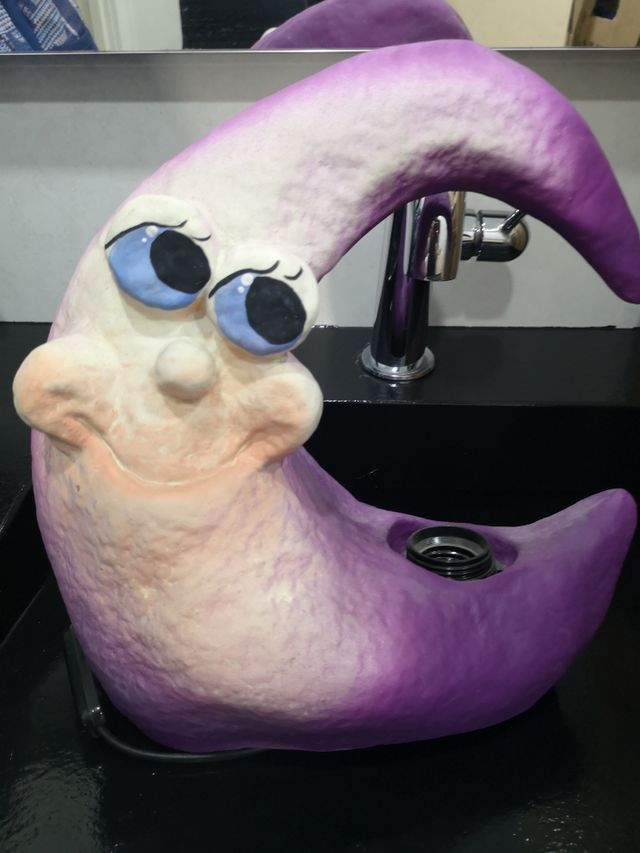 Lámpara en forma de luna