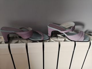 Tacones malva mujer de segunda mano por 5 EUR en Collado Villalba en  WALLAPOP