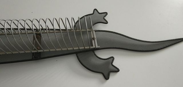 Torre CD con forma de lagarto