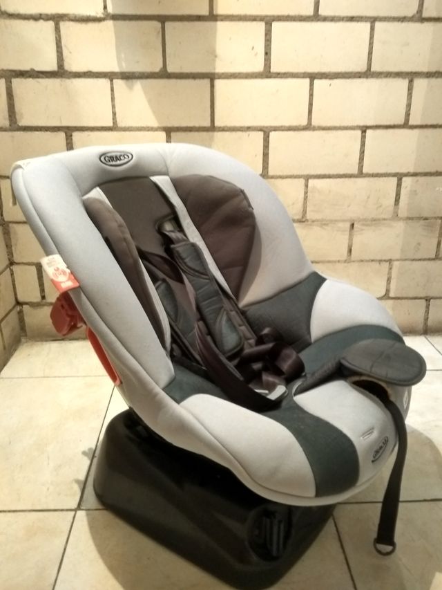 Silla de auto "Graco".