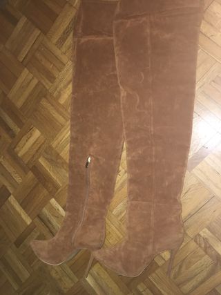 Botas largas color camel de segunda mano por 15 EUR en Zaragoza en WALLAPOP