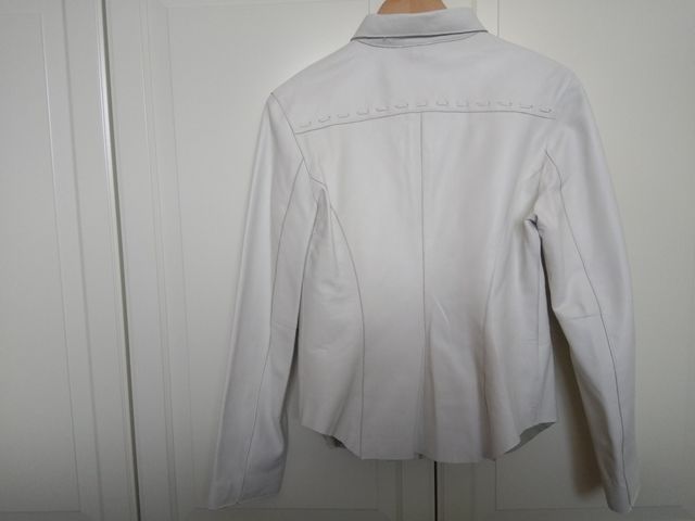 cazadora piel blanca nueva