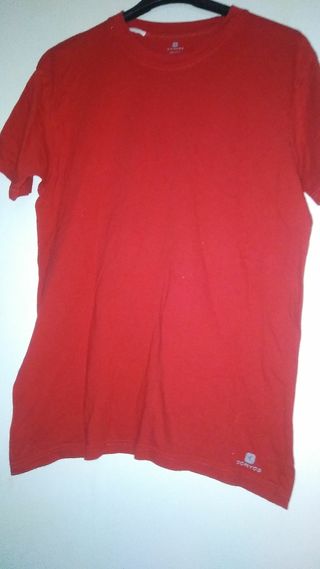 camiseta marron decathlon