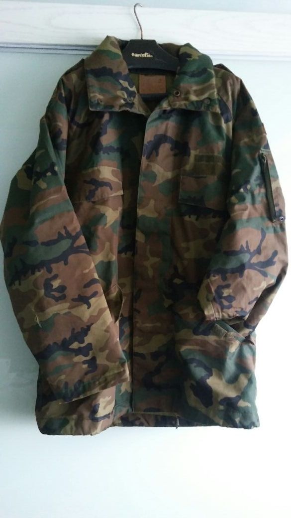 Anorak o cazadora color militar. Muy Poco uso.