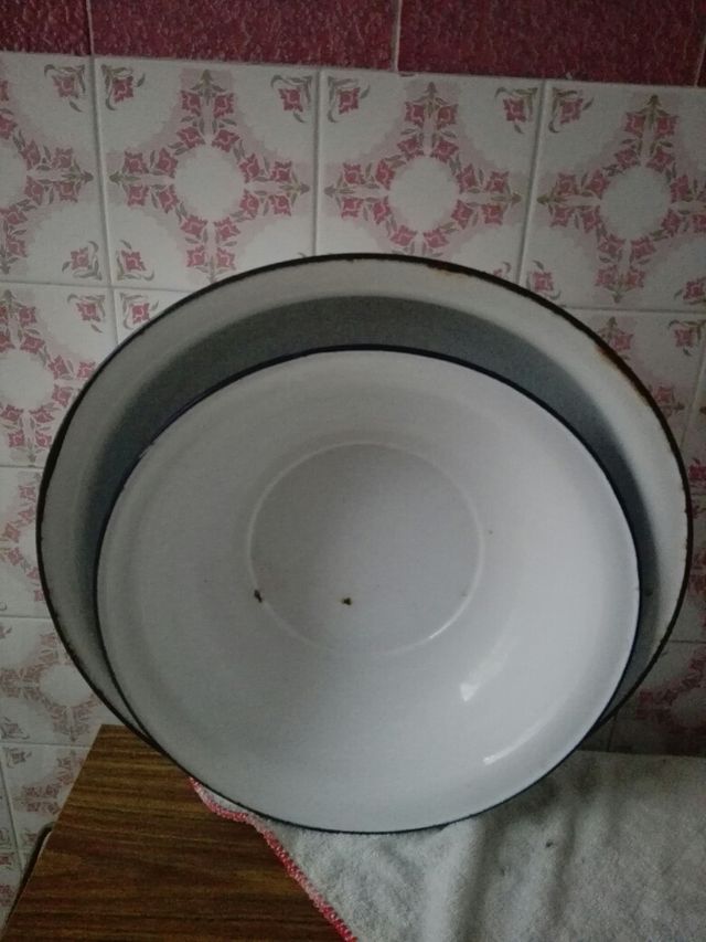 Dos Barrreños muy antiguos de porcelana