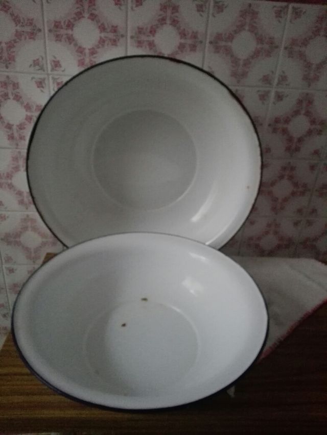 Dos Barrreños muy antiguos de porcelana