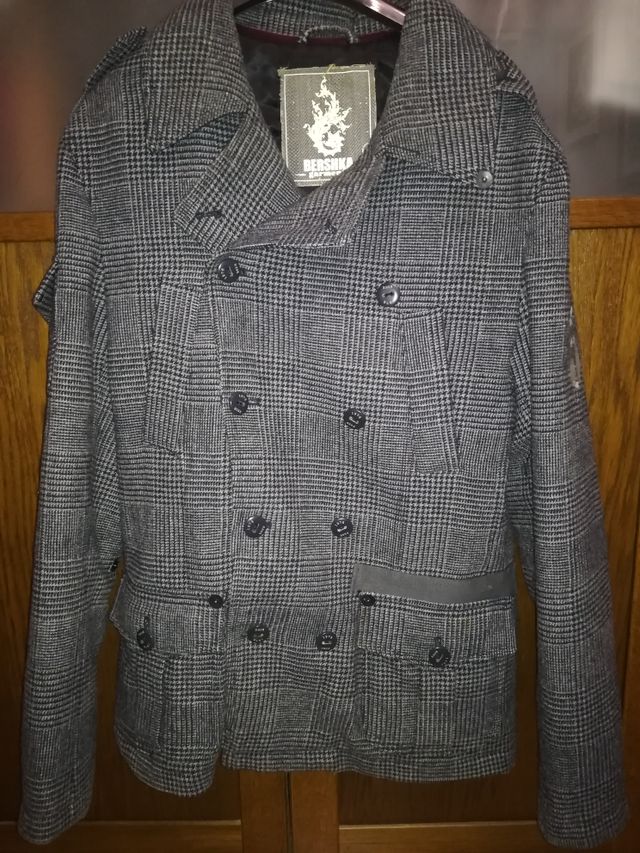 Abrigo Bershka Talla M/L