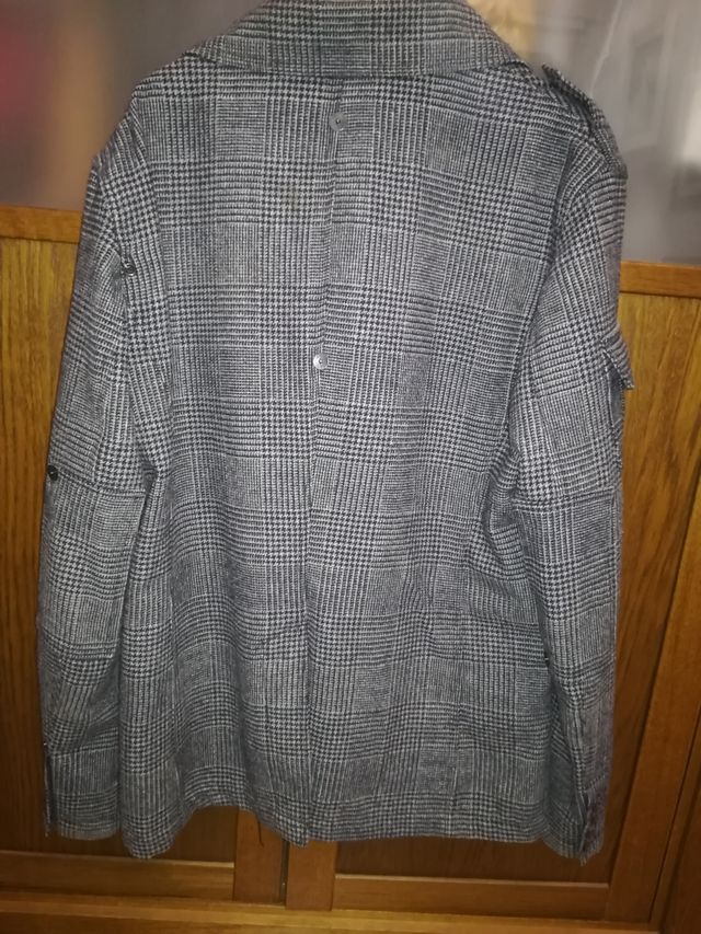 Abrigo Bershka Talla M/L