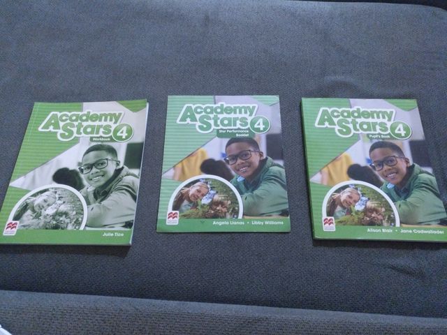 Academy Stars 4, pack de los tres libros.
