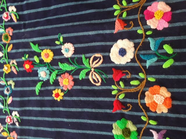 REFAJO BORDADO A MANO. TRAJE REGIONAL JUMILLANA