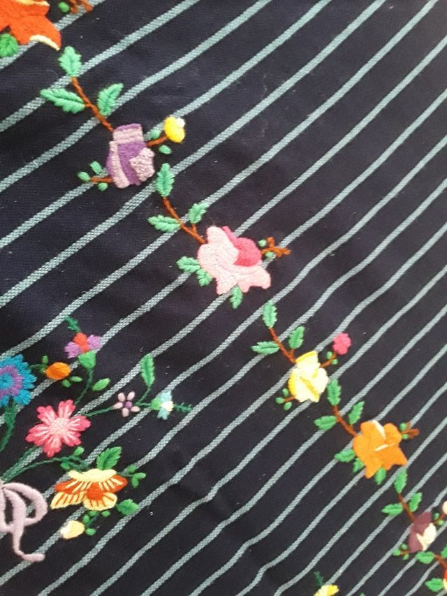 REFAJO JUMILLANA. BORDADO A MANO