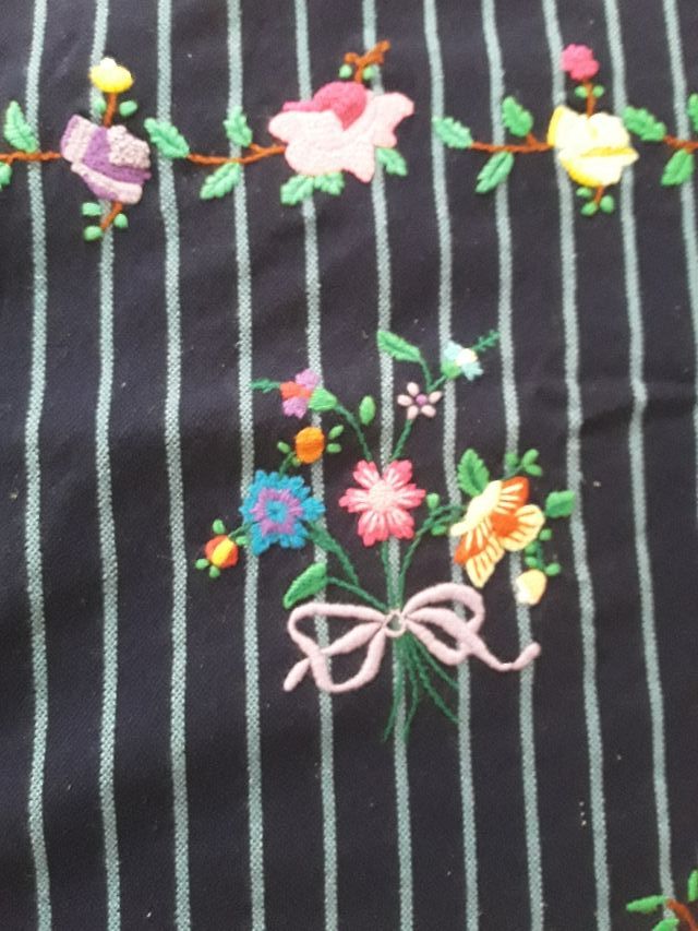 REFAJO JUMILLANA. BORDADO A MANO