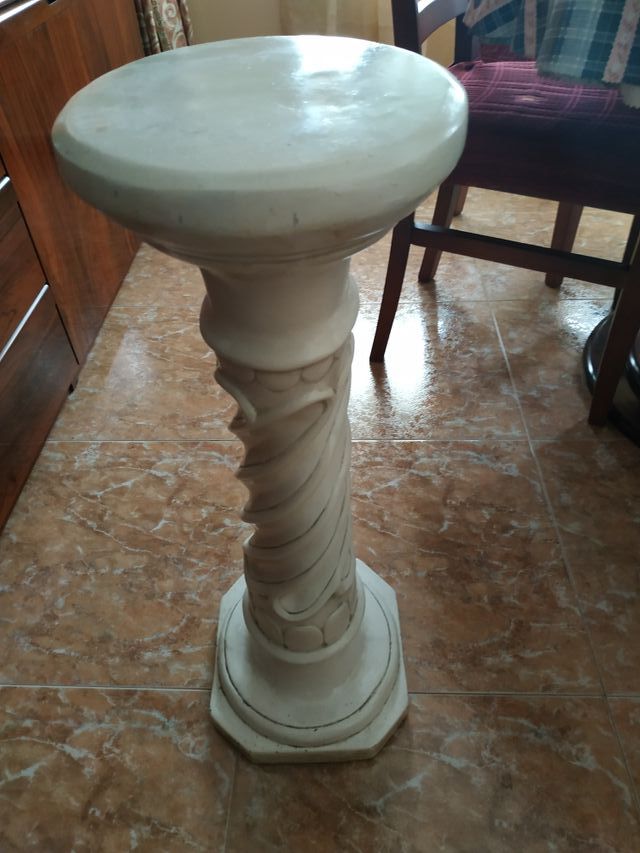 Fallera ceramica y pie de mármol