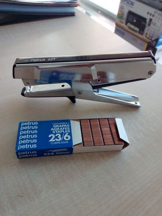 Grapadora tenaza 221 - 205 de segunda mano por 25 EUR en Gavà en WALLAPOP