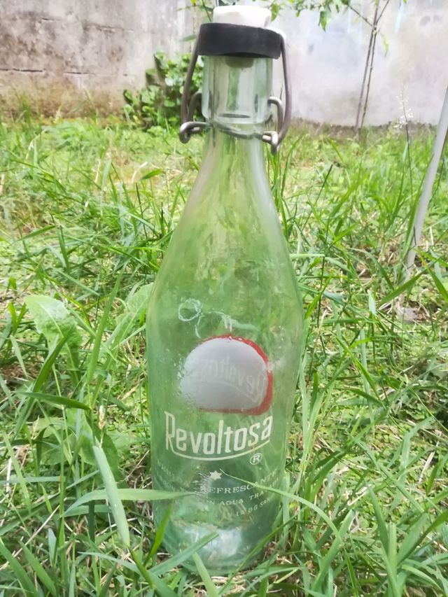 Botella revoltosa antigua 