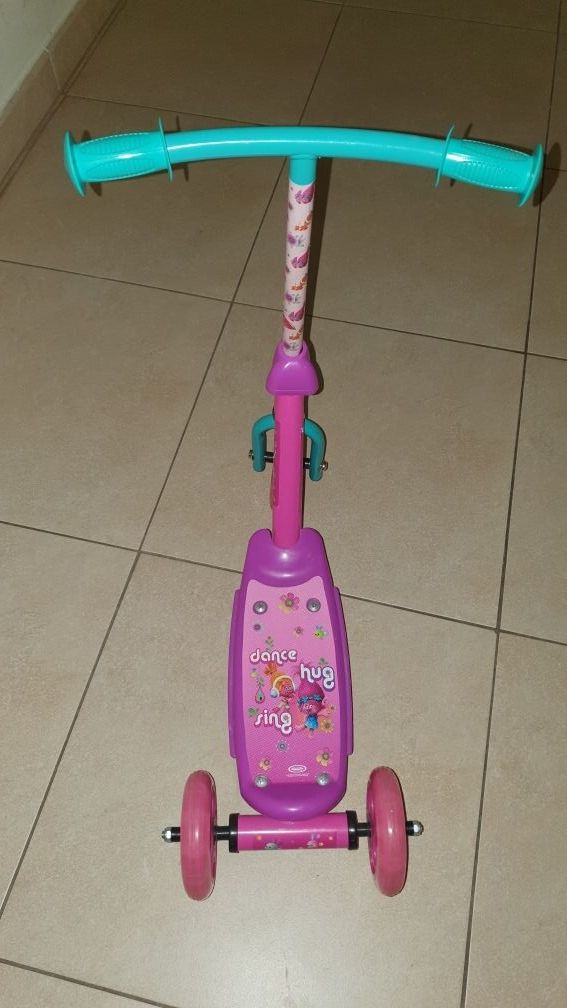 Patinete infantil trolls