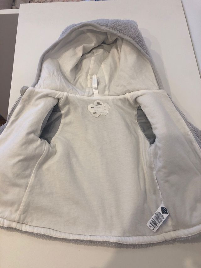 Abrigo bebé con capucha