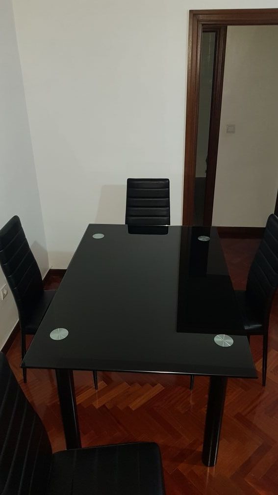 mesa y 4 sillas