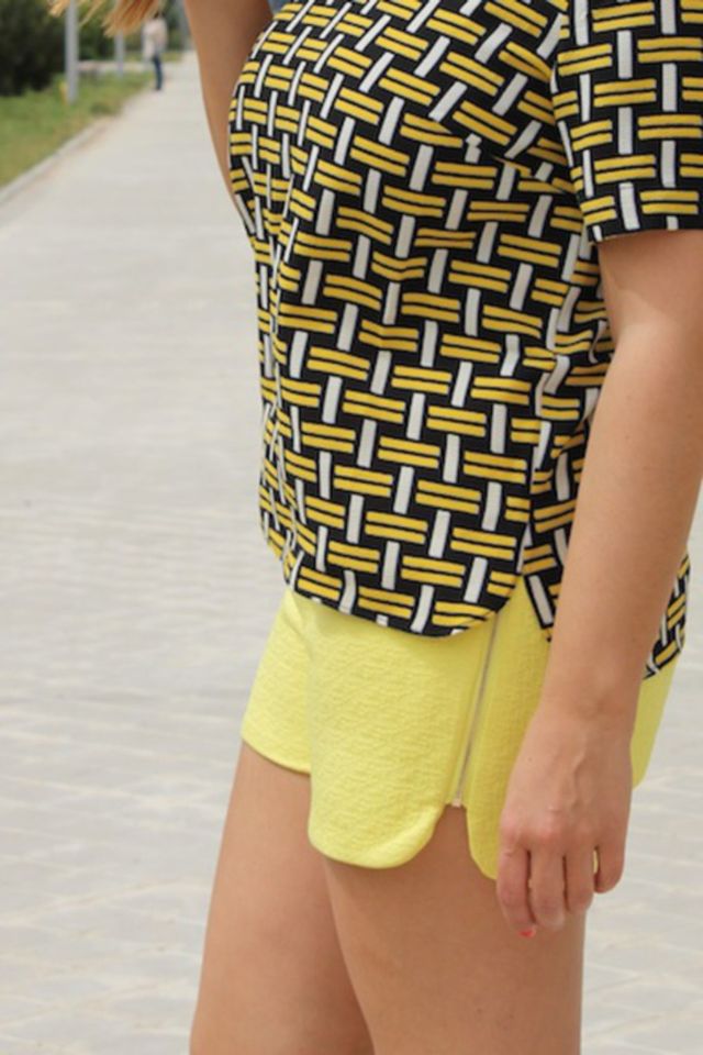 Short corto (pantalón corto) mujer amarillo