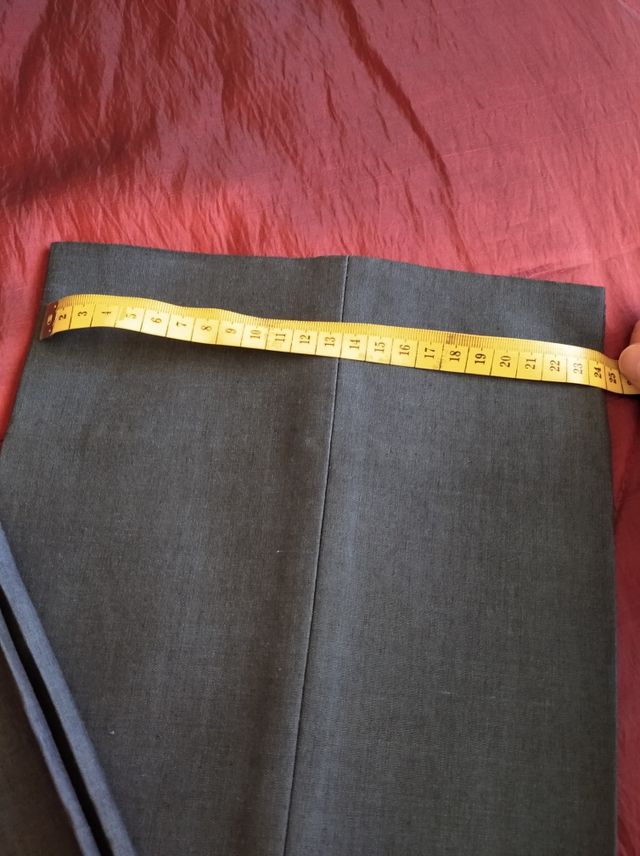 Pantalón de mujer azul T/40. Corte sastre recto.