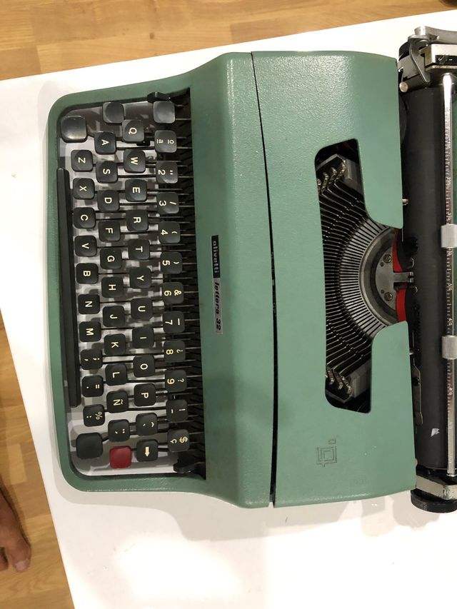 Máquina escribir olivetti lettera 32 del año 1963
