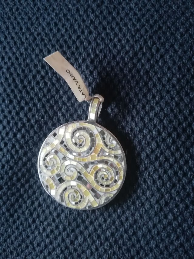 Colgate  de nácar y plata